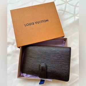 💜 SOLD 💜 Louis Vuitton Epi kisslock wallet with box